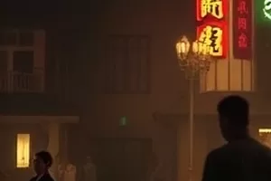 《玻璃钟楼》封面,逆光下的钟楼玻璃幕墙特写